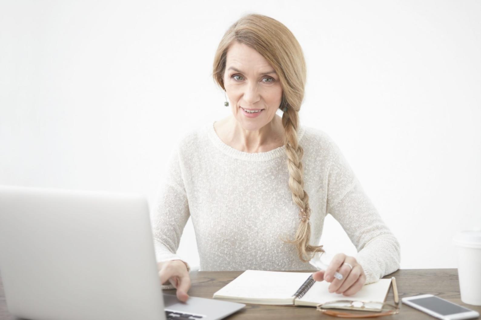 Sesión de análisis financiero en poloriventa